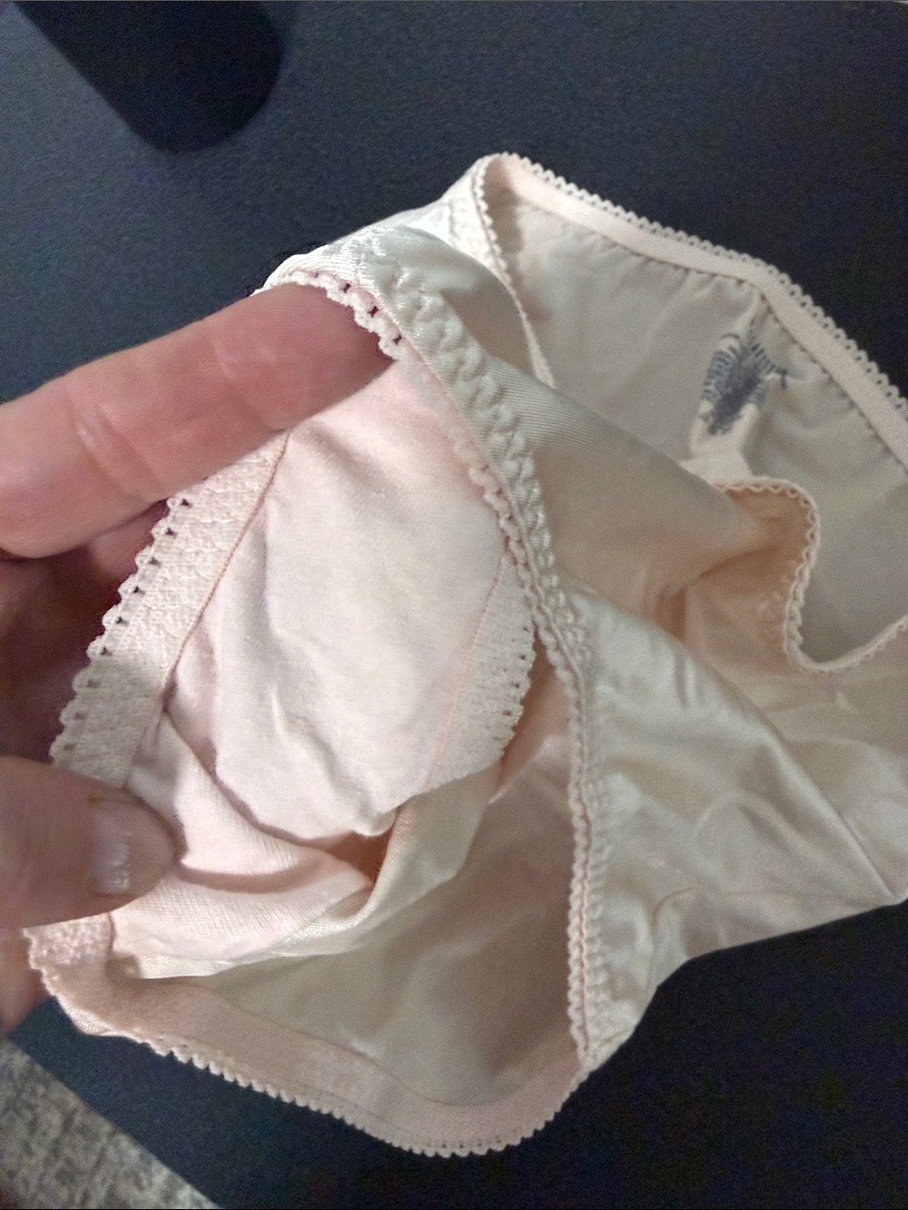 vassarette High-Waist Stretch Briefs in Pale Pink - Picture 3 of 3